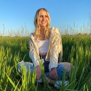 Meet your Posher, Malia